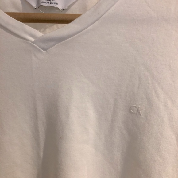 Calvin Klein Men’s V-NECK T-Shirt - Picture 2 of 4